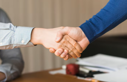 Cómo cerrar más contratos de seguridad atendiendo las dudas correctas